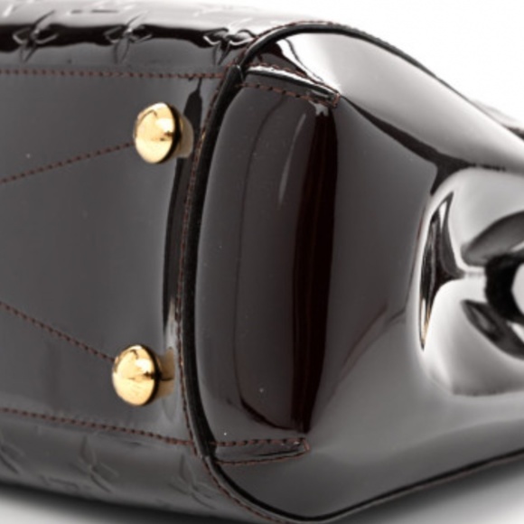 Louis Vuitton - Picture 7 of 12